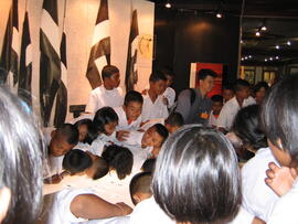 ภาพถ่ายพิธีเปิดนิทรรศการ ชุด ผู้แทนฯ เมืองไทย